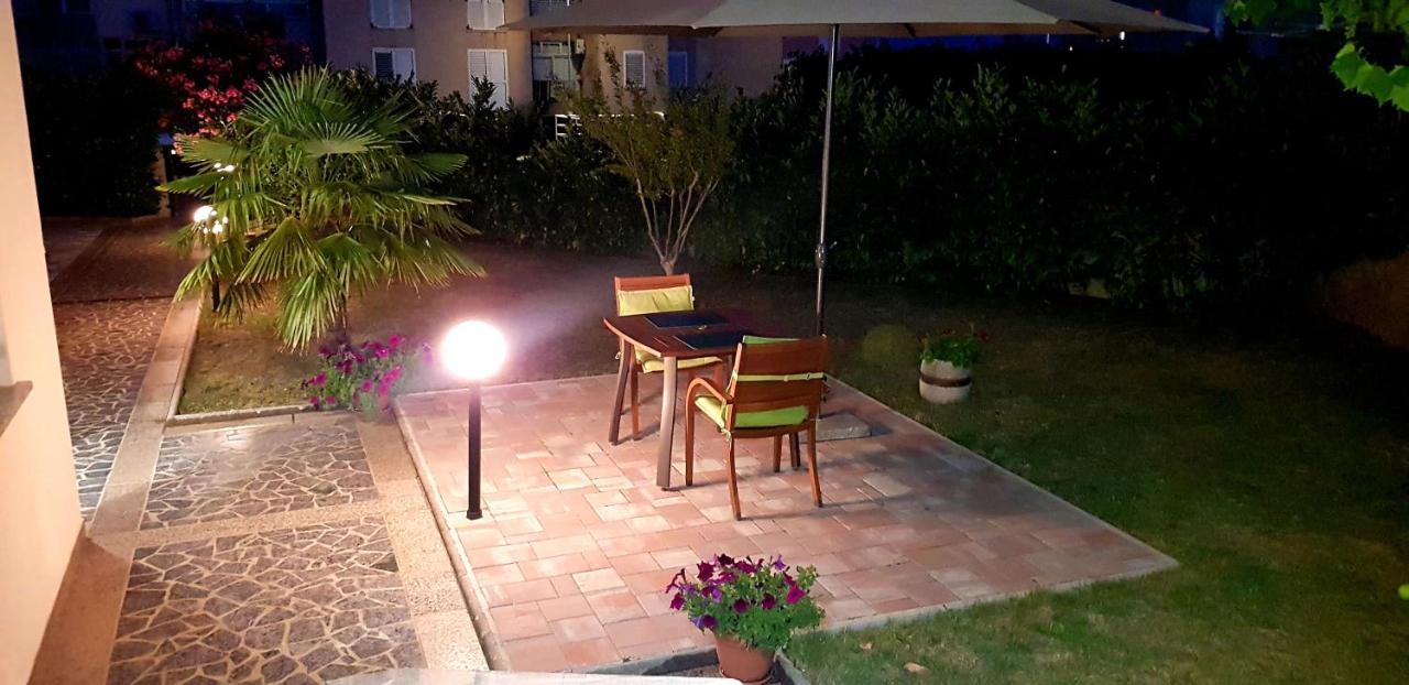 Apartmani Assa Krk Krk Town Extérieur photo
