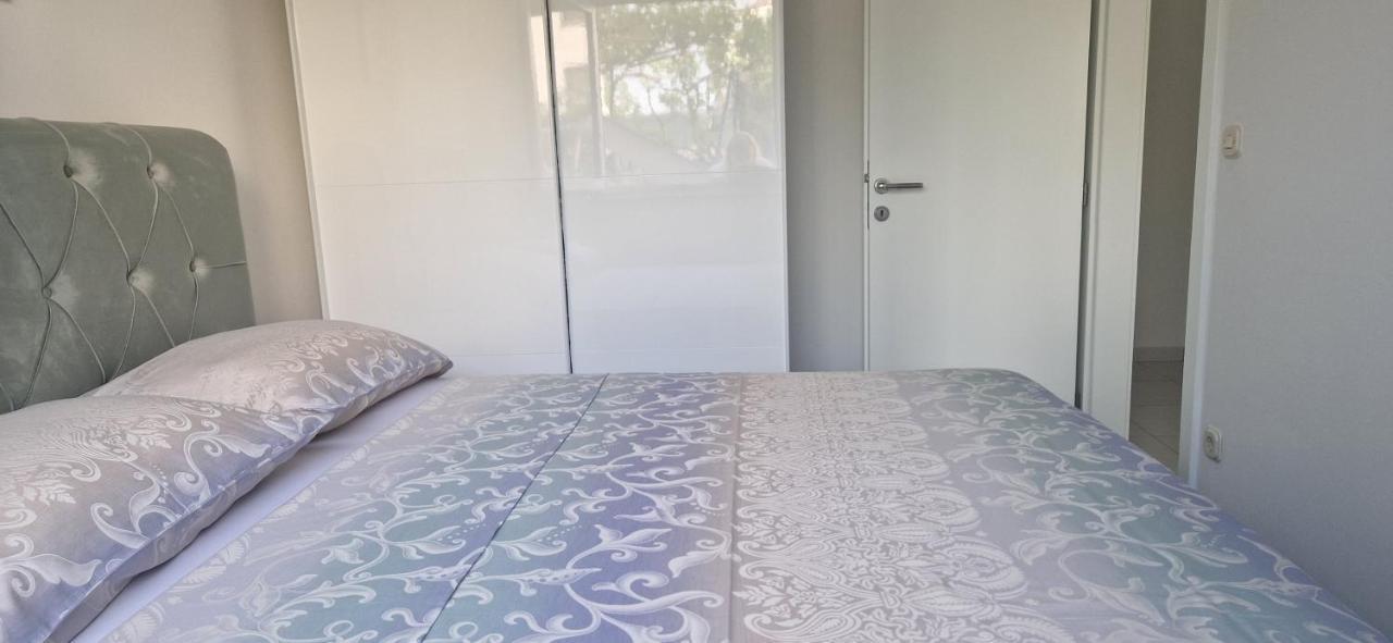 Apartmani Assa Krk Krk Town Extérieur photo