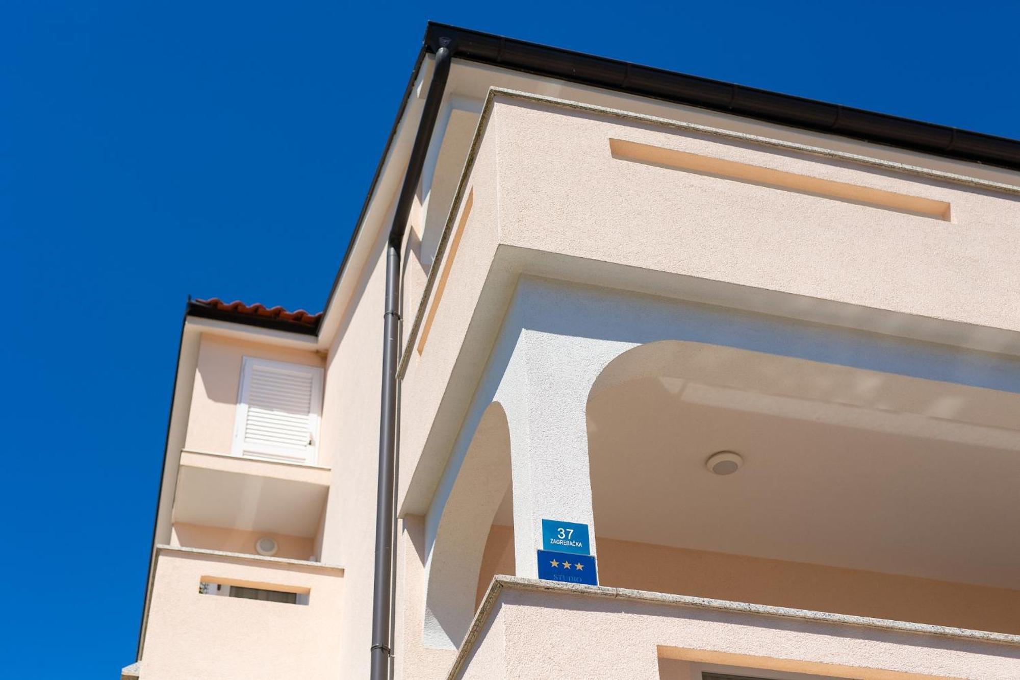 Apartmani Assa Krk Krk Town Extérieur photo